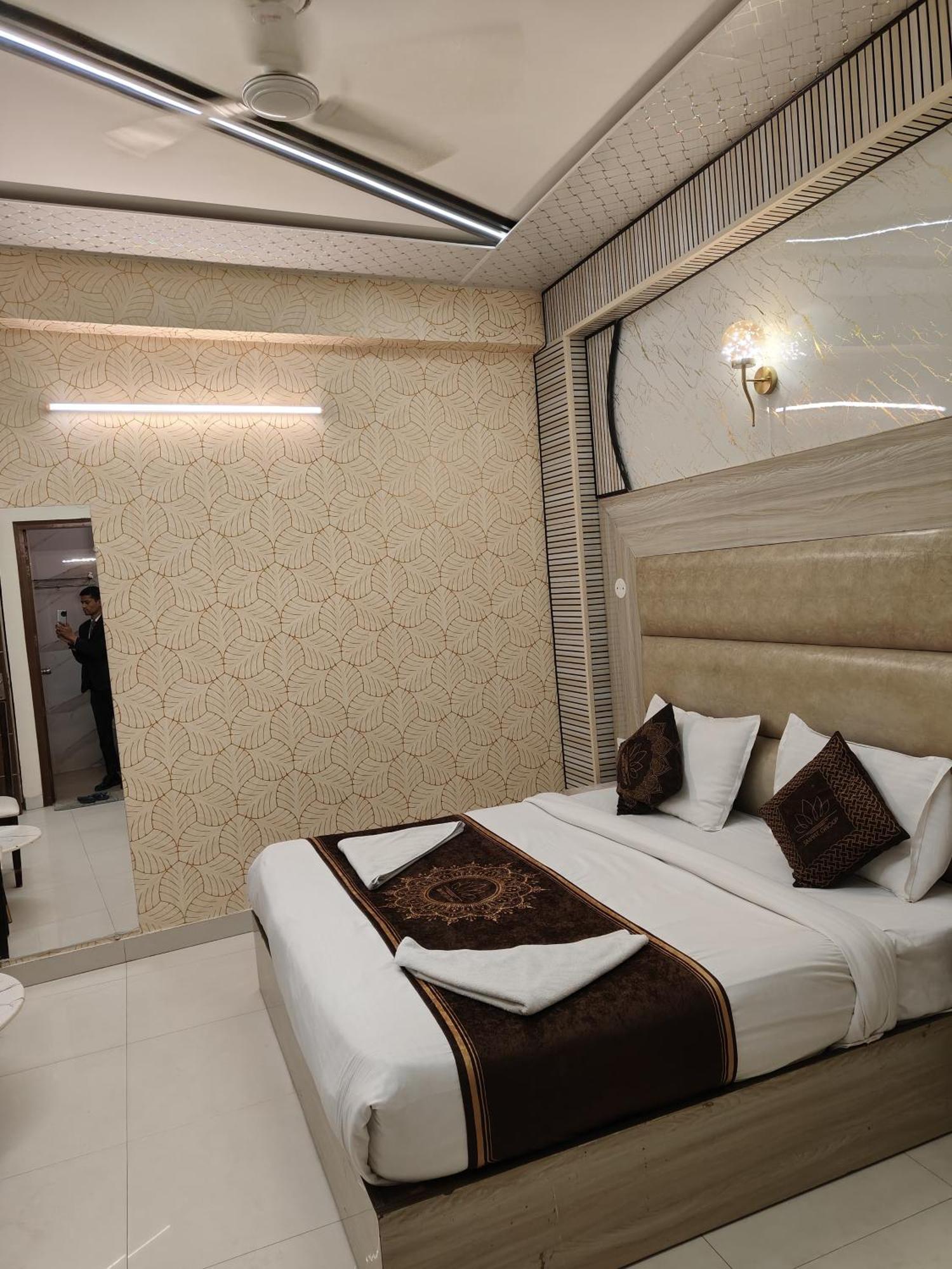 Hotel Smart Plaza Нью-Дели Экстерьер фото
