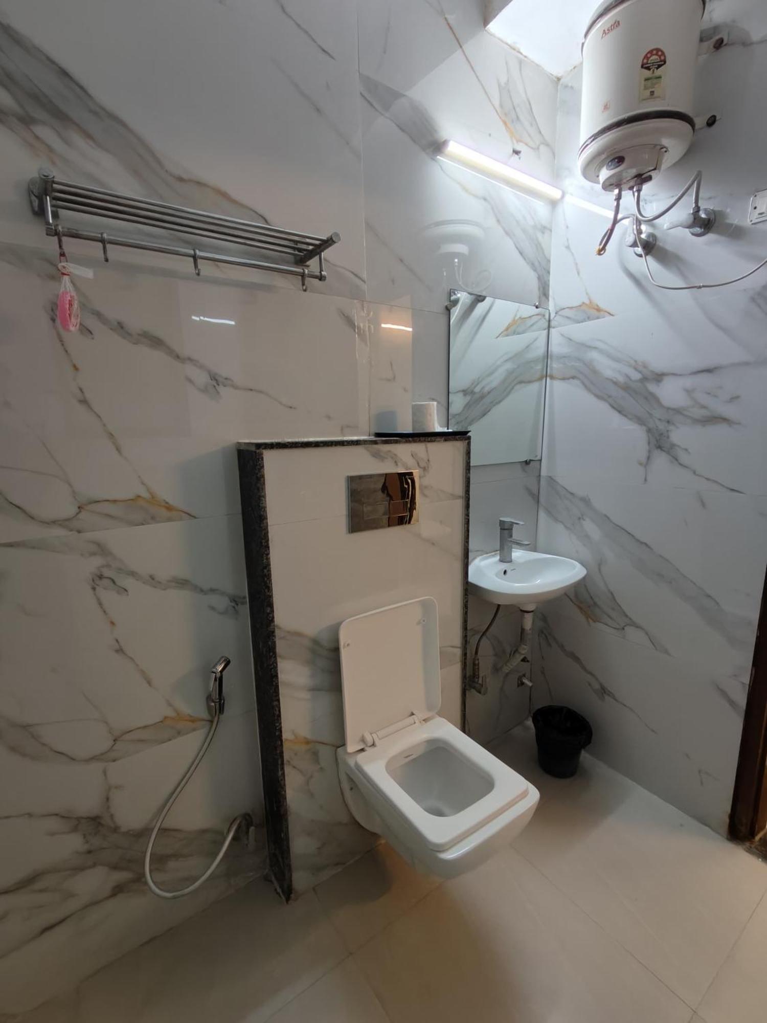 Hotel Smart Plaza Нью-Дели Экстерьер фото