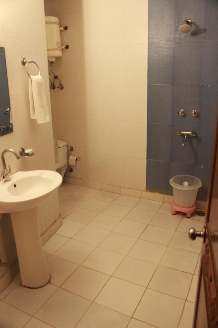 Hotel Smart Plaza Нью-Дели Экстерьер фото